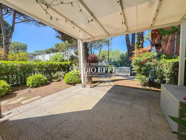 Villetta ad angolo con ampio porticato e giardino - Foto 5
