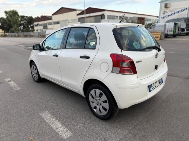 Toyota Yaris 1.0 5 porte Now - Foto 8