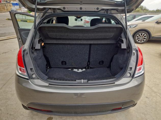 Lancia Ypsilon 1.0 FireFly 70cv S&S Hybrid SILVER - Foto 9