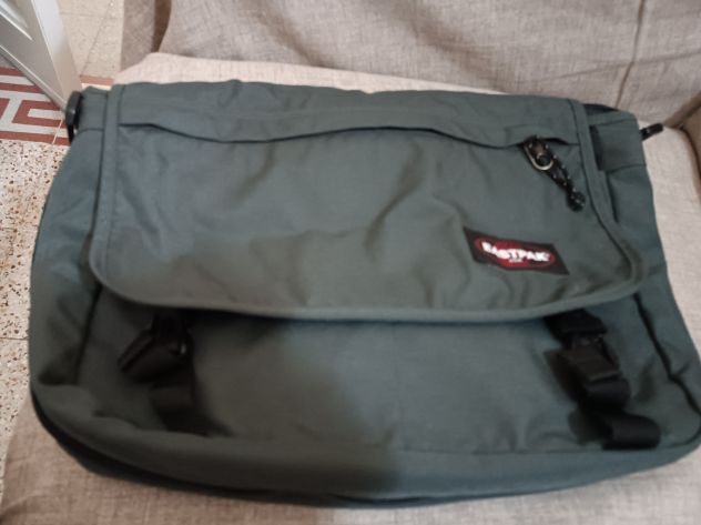 Borsa a tracolla Eastpak Delegate, come nuova, originale