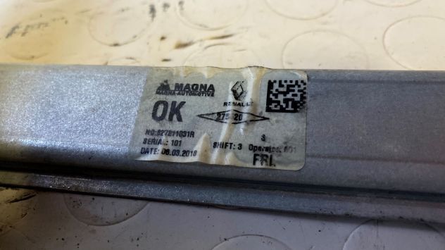 Alzacristallo posteriore SX Dacia Sandero del 2018 (827211031R) - Foto 3