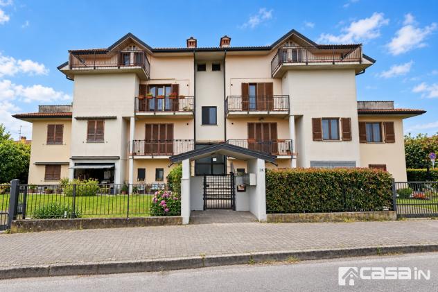 ARZAGO D'ADDA, 3 LOCALI DUPLEX con CANTINA e BOX
In zona tranquilla, proponiamo in vendita esclusiva luminoso appartamento di 3 locali oltre doppi s