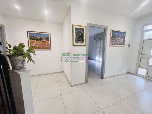 Rif.2591 - Prestigiosa villetta con giardino in zona residenziale – Comiso - Foto 3