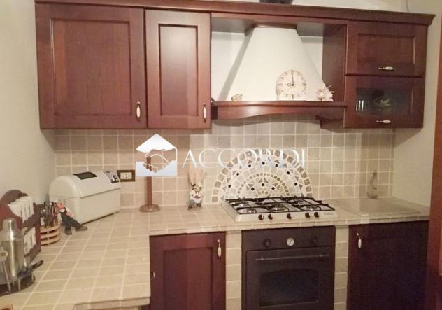CASA INDIPENDENTE di 7 vani e di 300 mq (FOLLINA) rif. RB58_5 - Foto 4