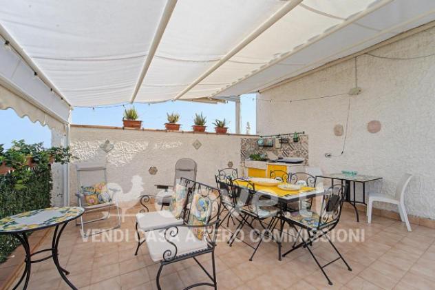 Attico / Mansarda di 57 m² con 3 locali in vendita a Giardini-Naxos - Foto 2