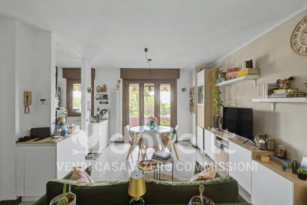 Appartamento di 100 m² con 3 locali in vendita a Malnate