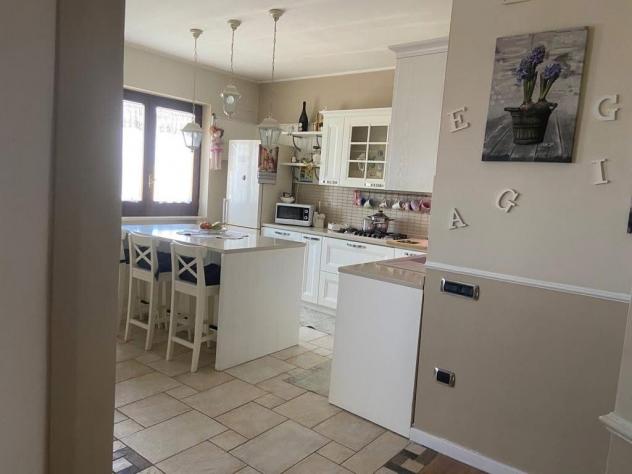 APPARTAMENTO di 5 vani e di 250 mq (SOMMA VESUVIANA) rif. D17 - Foto 6