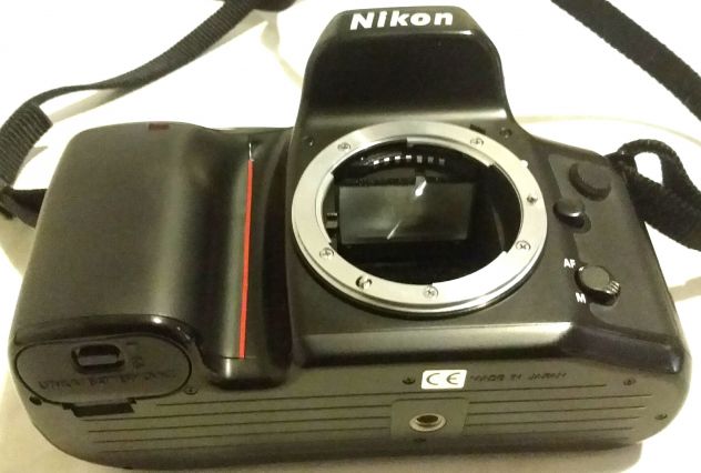 Corpo macchina fotografica Nikon F70 con libretto e la borsa a tracolla Apinar - Foto 8