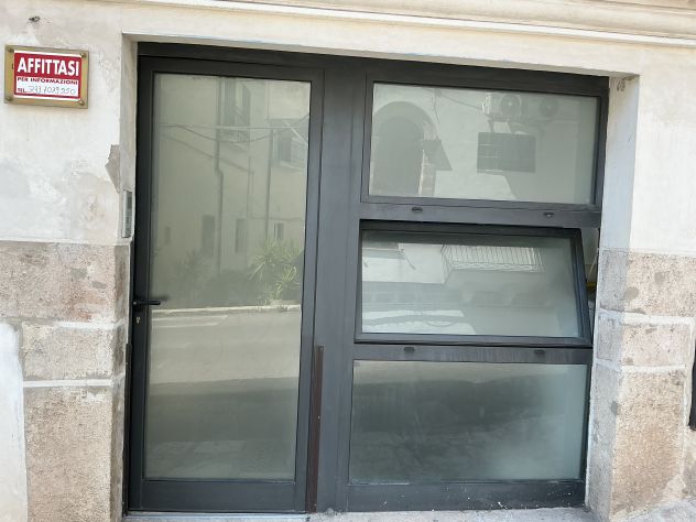 Affittasi locale commerciale,ex studio medico a Laterza,Taranto.