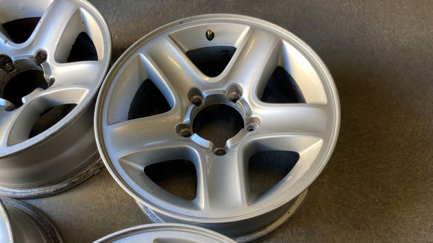 Cerchioni in lega 16 pollici originali Suzuki Gran Vitara del 2005 - Foto 5