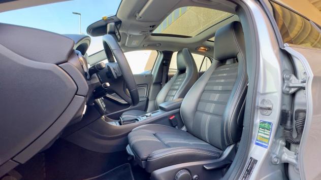 MERCEDES-BENZ GLA 180 1.6 PREMIUM 122CV - FULL LED, PELLE, TETTO - Foto 10