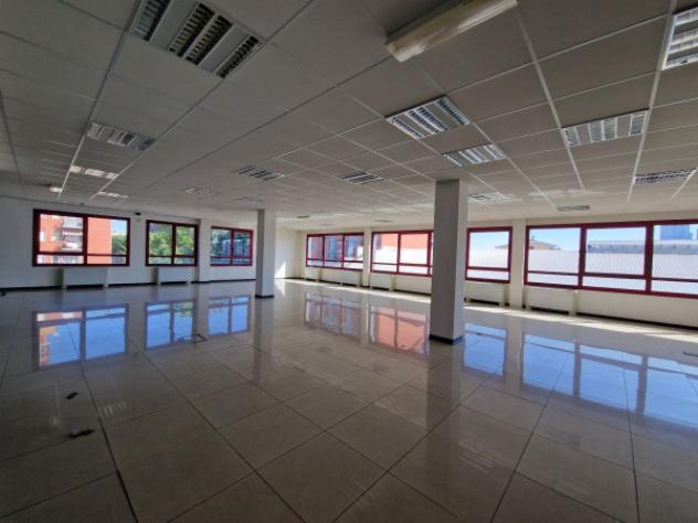 Immobile di 240 m² con 1 locale in affitto a Pero - Foto 9