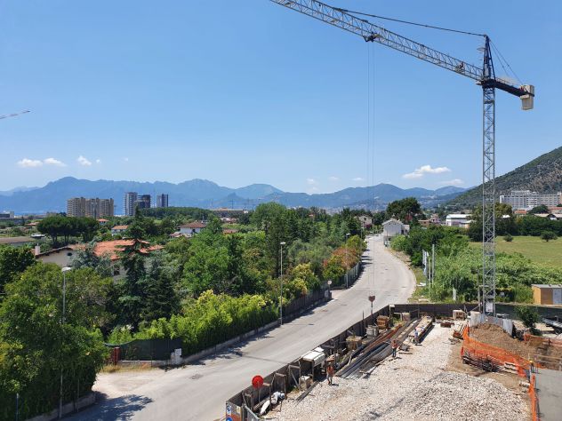 SALERNO-ZONA ARECHI- LOCALE IN AFFITTO CON TERRAZZO E VETRATE - Foto 5