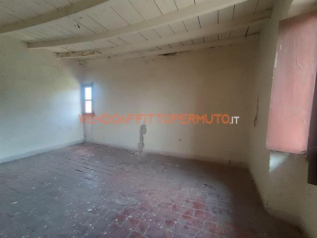 CASCINA DA RISTRUTTURARE CON BOX E LOCALE ACCESSORIO - Foto 7