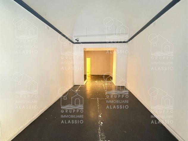 ALBENGA – LOCALE COMMERCIALE IN AFFITTO NEL CUORE DEL CENTRO STORICO - Foto 4