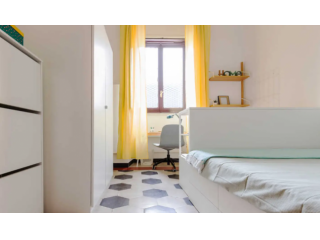 Ampia Stanza 16mq in Appartamento Ristrutturato a Nuovo – 4° Piano Luminoso