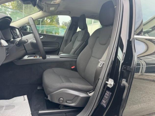 VOLVO XC60 B4 (d) AWD Geartronic Momentum rif. 23966615 - Foto 9