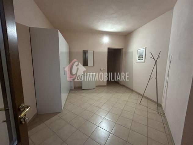 Elegante villa con giardino privato e possibilità bifamiliare - Foto 13
