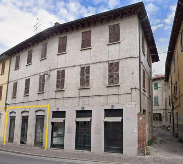 V000963 - CANTU' vendiamo NEGOZIO con tre vetrine