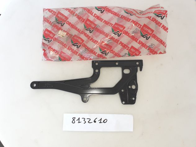 SUPPORTO PORTAPACCHI APRILIA TUAREG 350 – 600 CC  AP8132610