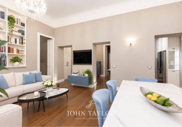 Appartamento di 150 m² con 5 locali in vendita a Milano