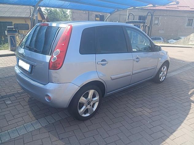 Ford Fiesta 1.2 5 porte benzina neopatentati - Foto 5