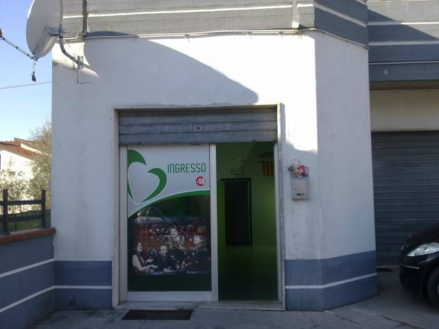 LOCALE COMMERCIALE FRONTE STRADA - Foto 8