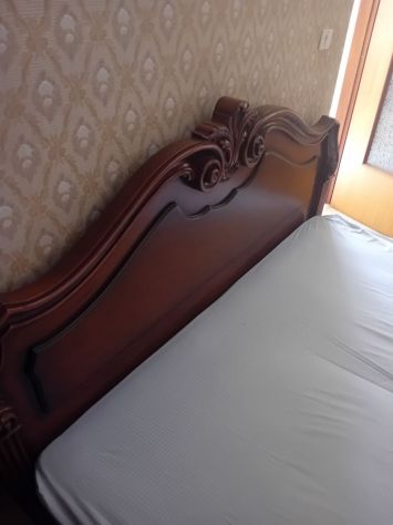Letto matrimoniale con intarsi in legno - Foto 2