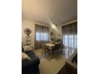 RIF. 526 FRONTE VILLAGGIO COPPOLA - APPARTAMENTO ARREDATO