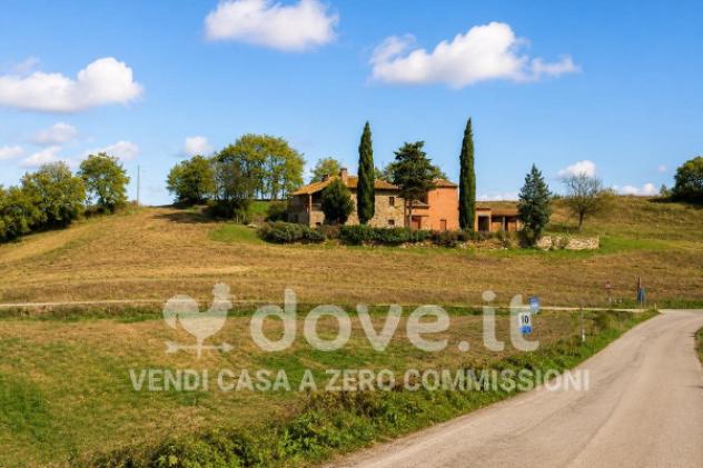 Rustico / Casale di 201 m² con più di 5 locali e box auto in vendita a Paciano - Foto 5