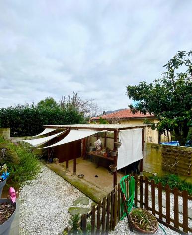 casa indipendente in vendita a Carrara in zona Avenza