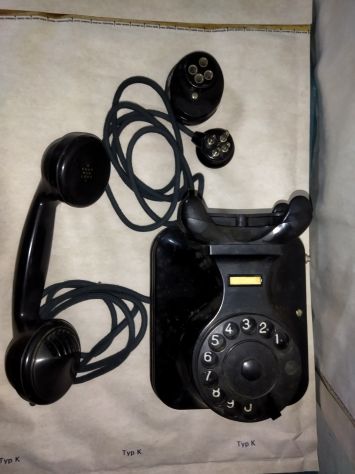 antico telefono a muro in bakilite nera CON RARE SPINA PRESA COEVE