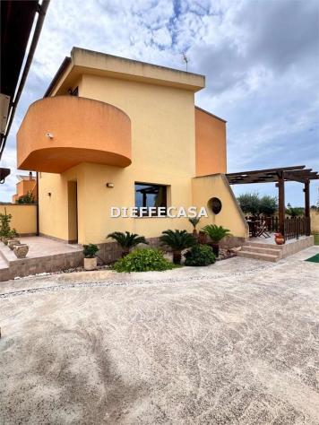 V2643 - In vendita a Marsala in periferia Villetta bifamiliare di recente costruzione con spazi esterni