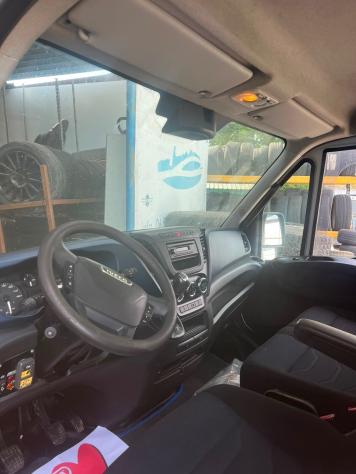 Iveco 35 c 18 con gru patente b - Foto 4