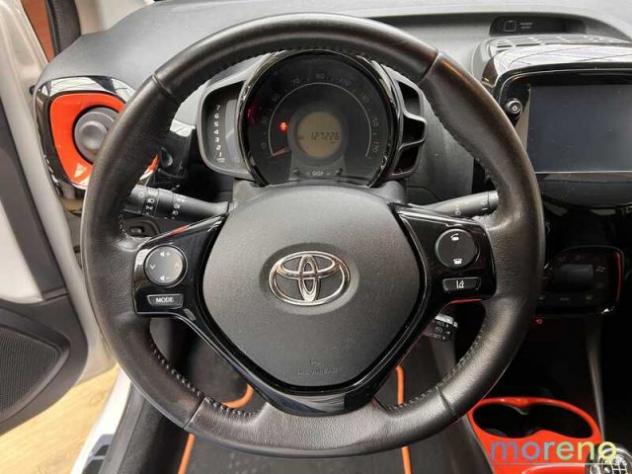 TOYOTA Aygo 1.0 72 CV x-wave Orange rif. 18928154 - Foto 8