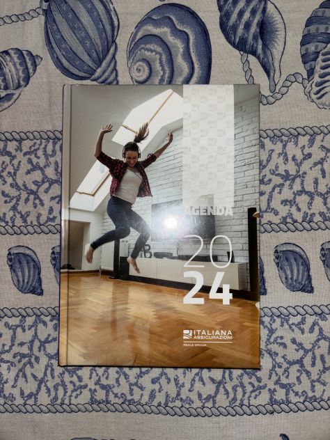 UNA AGENDA NUOVA SIGILLATA ANNUALE,ANNO 2024,DIMENSIONE STANDARD,UNISEX - Foto 2