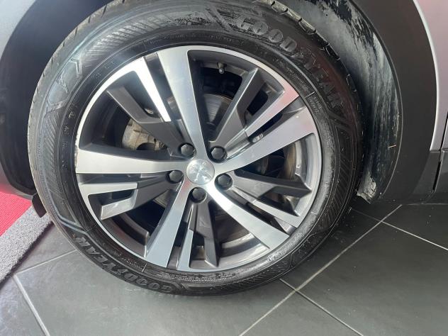 PEUGEOT 3008 1.5HDI ALLURE EAT8 130cv - Foto 4