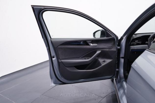 VOLKSWAGEN Passat Variant 1.5 TSI ACT DSG R-Line rif. 23299358 - Foto 9