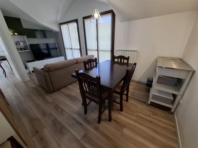 ULTIMO PIANO: Luminoso appartamento di 4 locali a Meda - Foto 3