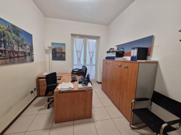 Immobile di 315 m² con più di 5 locali in affitto a Lainate - Foto 10