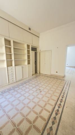 PRESTIGIOSO APPARTAMENTO NEL CUORE DI SALERNO - Foto 3