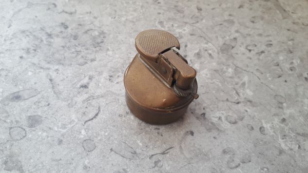 accendino piccolo vintage a gas anni 50 metallo marrone scarico ottimo stato