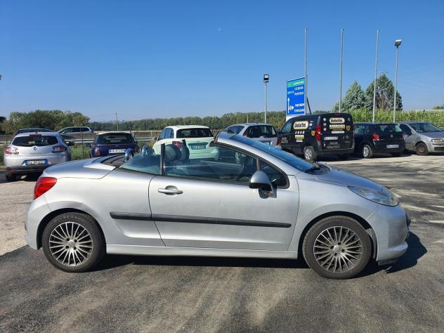 Peugeot 207 1.6 HDi 110CV CC Fine - Foto 6