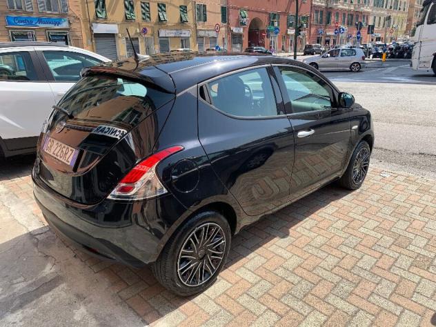 Lancia Ypsilon 1.0 FireFly 5 porte S&S Hybrid Silver - Foto 4
