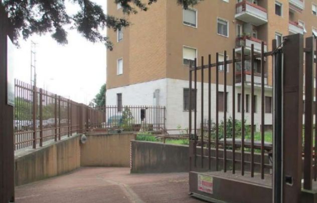 ASTA OCCASIONE : Milano Via Fiuggi, appartamento e box - Foto 9