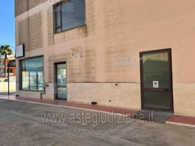 IMMOBILI-IMMOBILE COMMERCIALE-Via Cupoletti, 31 - Foto 2