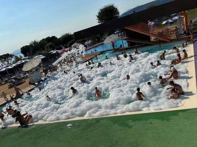 Schiuma Party a Milano e Provincia con Operatore Incluso - Foto 2