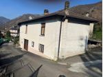 Casa singola con rustico e  giardino privato.