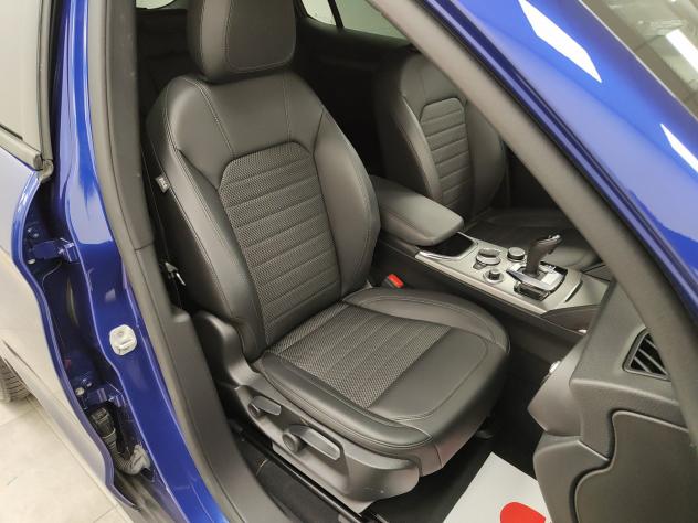 Alfa Romeo Stelvio 2.2 Turbodiesel AT8 Q4 Bi-Xeno Navi BLIS DAB 19” - Foto 5
