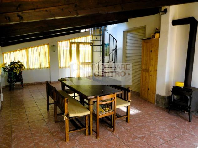 PORZIONE DI BIFAMILIARE CON GARAGE E TERRENO - Foto 9